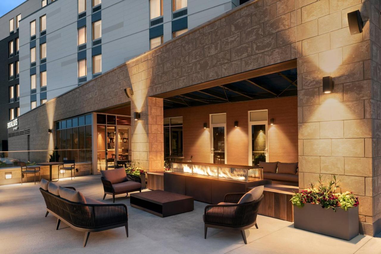Springhill Suites By Marriott Milwaukee West/Wauwatosa Buitenkant foto