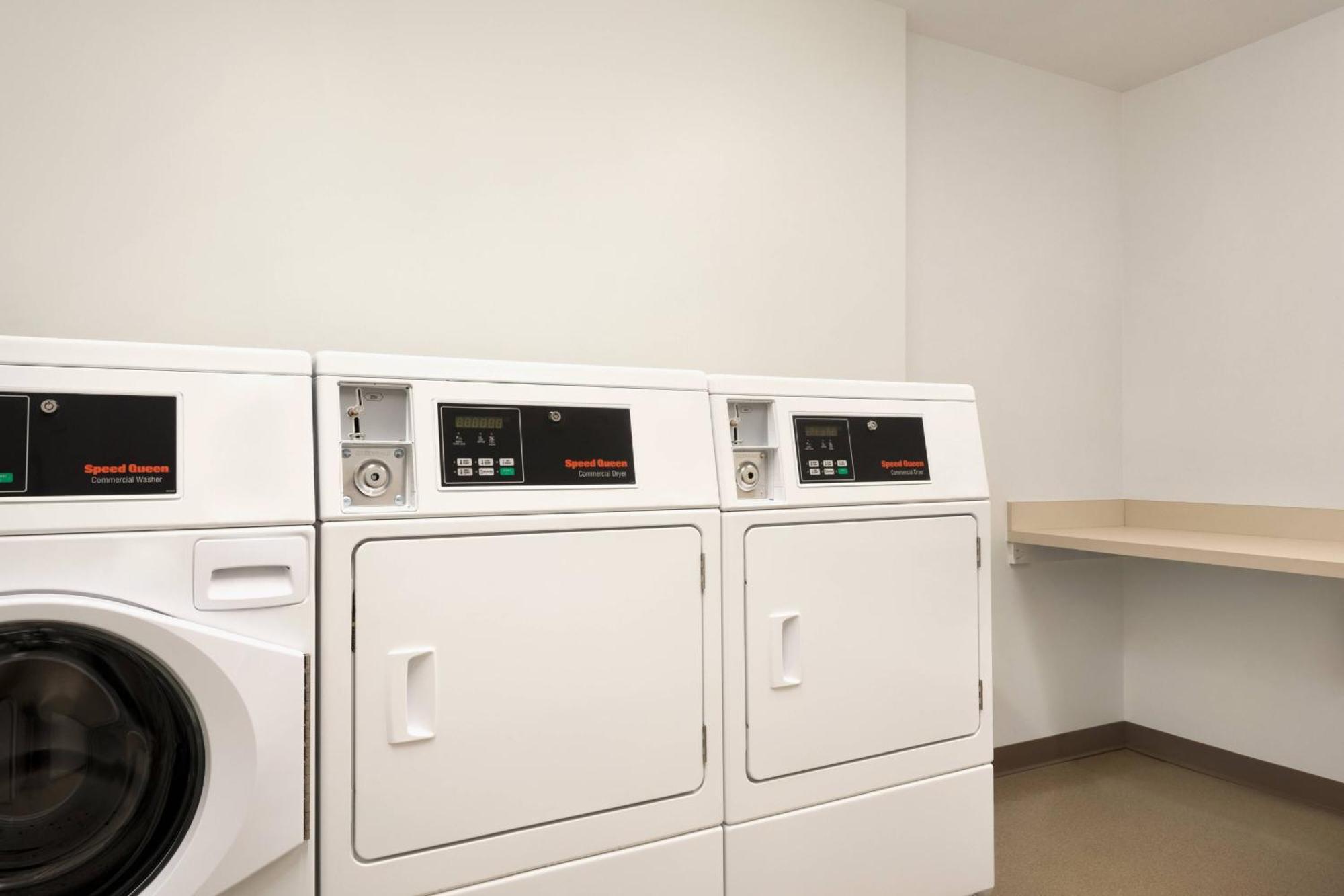 Springhill Suites By Marriott Milwaukee West/Wauwatosa Buitenkant foto