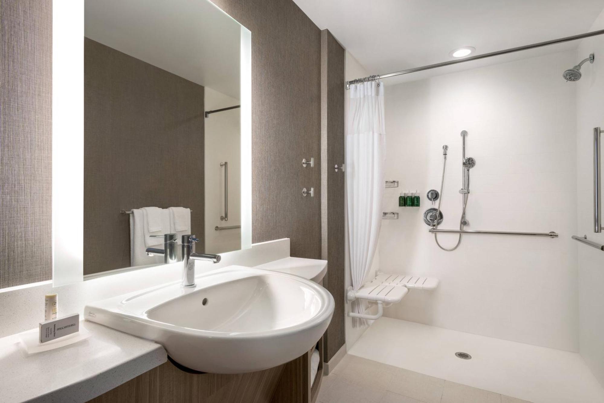 Springhill Suites By Marriott Milwaukee West/Wauwatosa Buitenkant foto